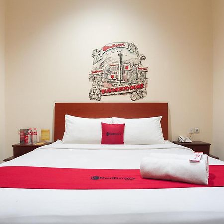 Reddoorz Plus Near Plaza Blok M Jakarta Exterior foto