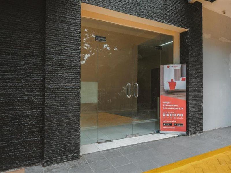 Reddoorz Plus Near Plaza Blok M Jakarta Exterior foto