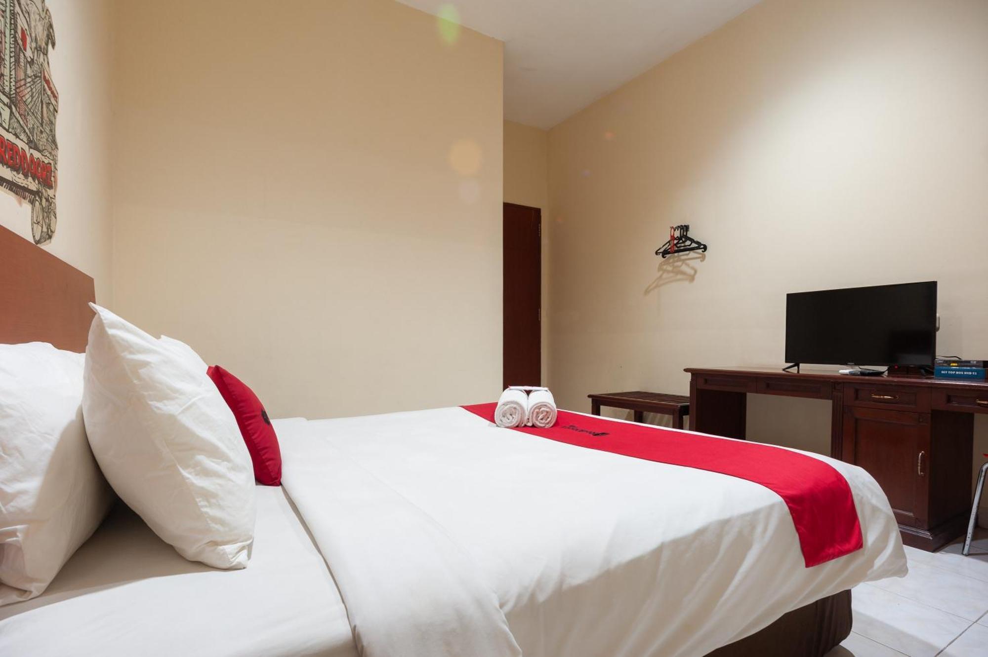 Reddoorz Plus Near Plaza Blok M Jakarta Exterior foto