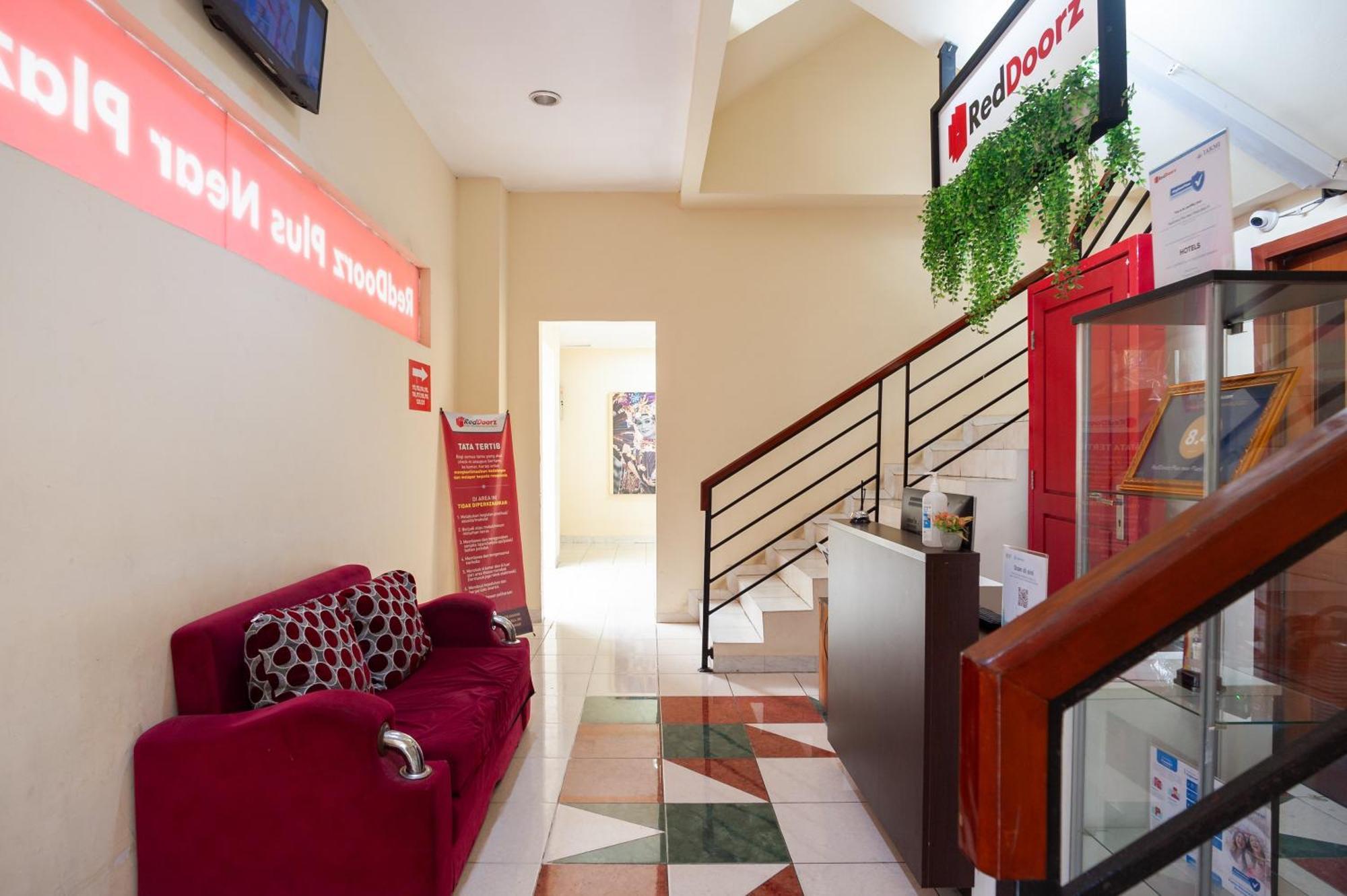 Reddoorz Plus Near Plaza Blok M Jakarta Exterior foto