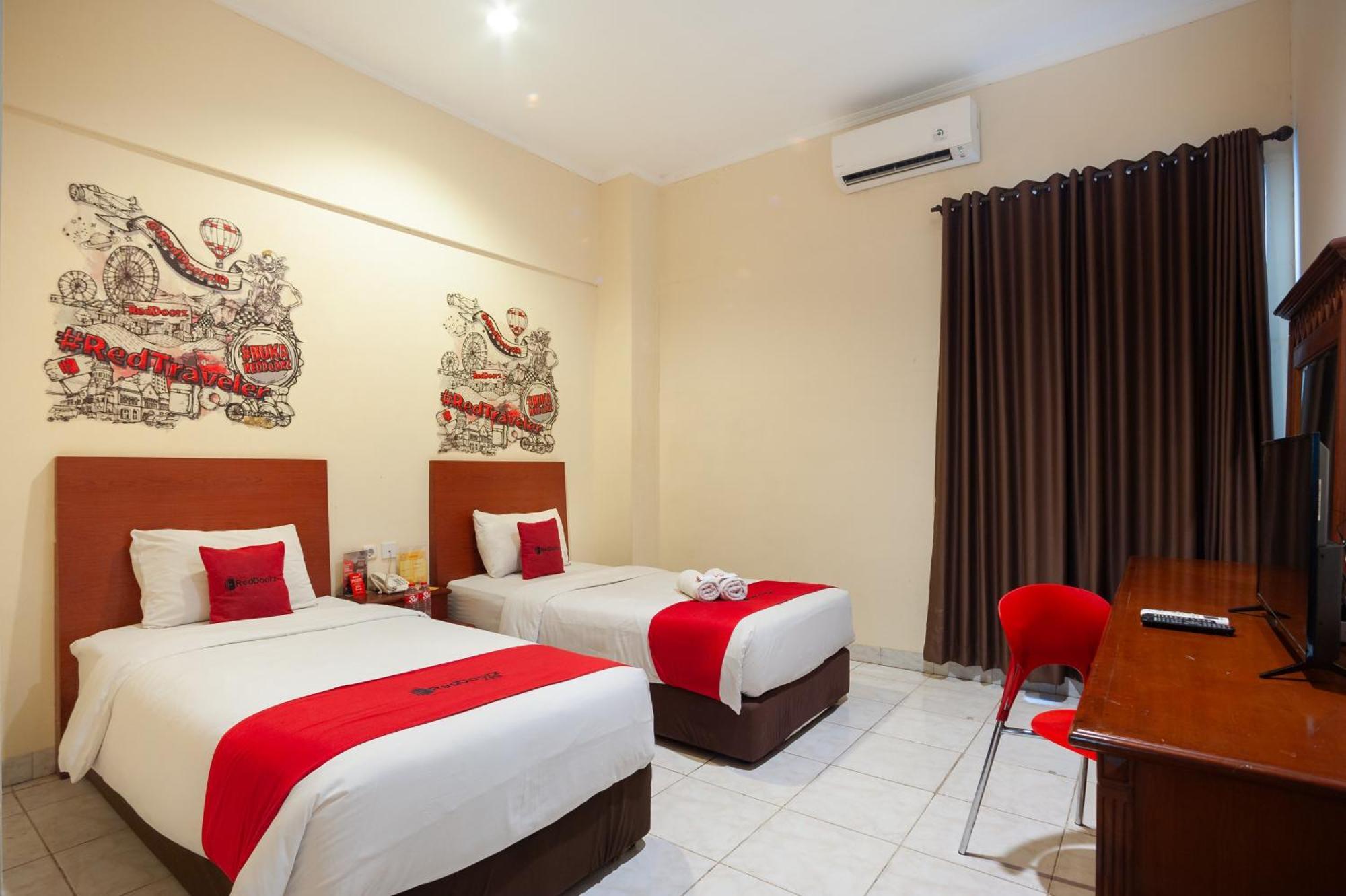 Reddoorz Plus Near Plaza Blok M Jakarta Exterior foto
