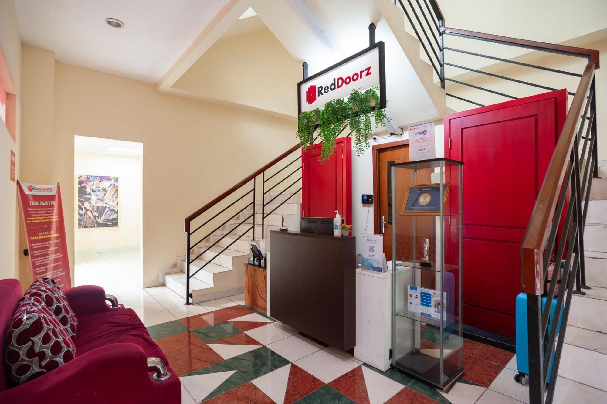 Reddoorz Plus Near Plaza Blok M Jakarta Exterior foto
