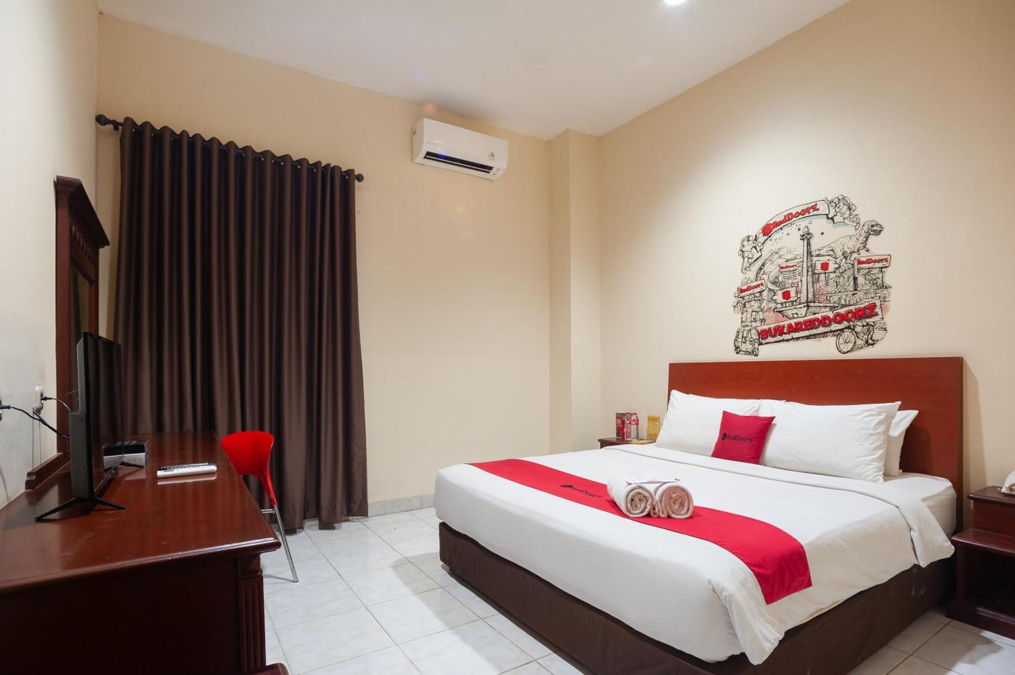 Reddoorz Plus Near Plaza Blok M Jakarta Exterior foto