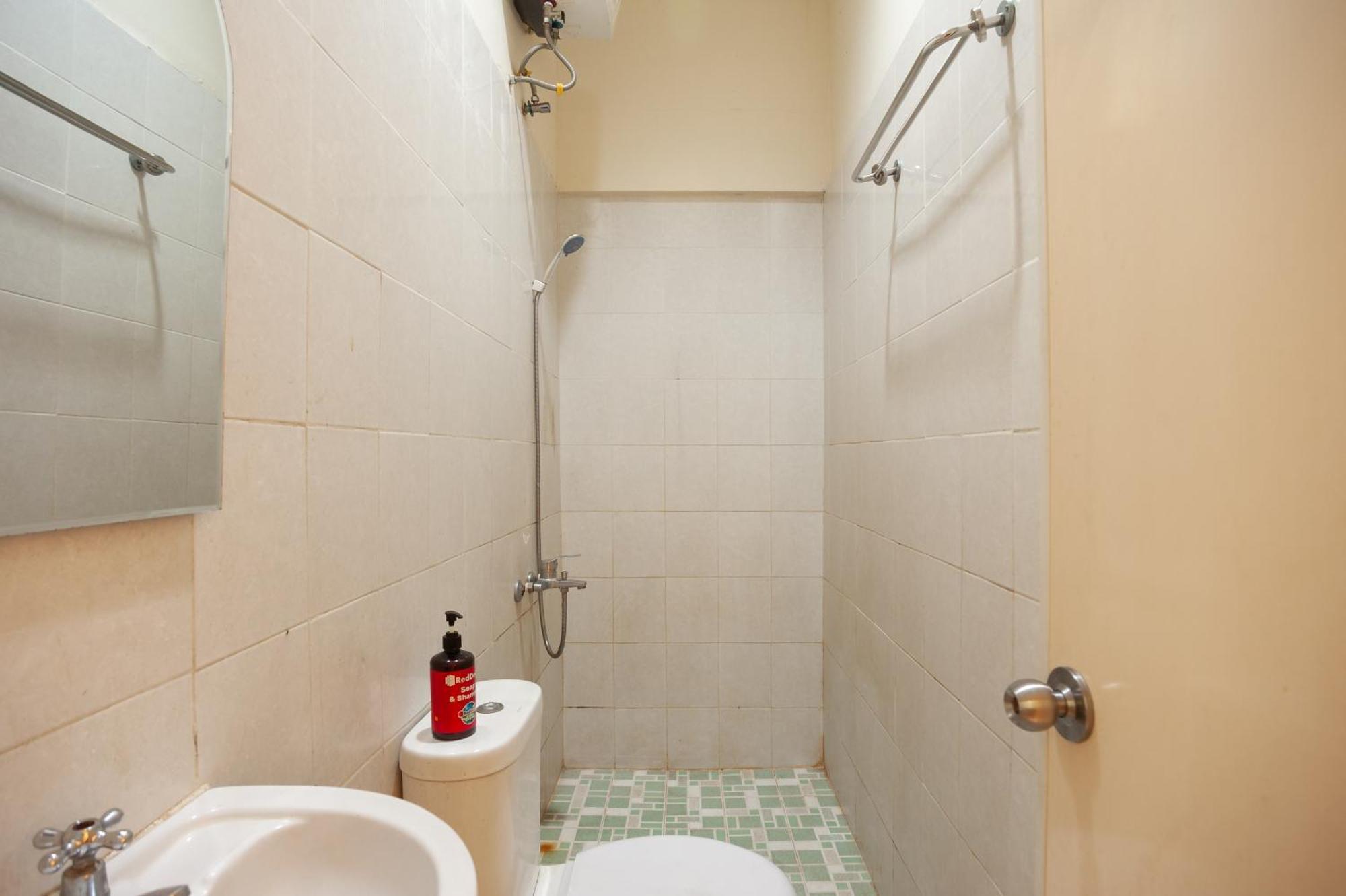 Reddoorz Plus Near Plaza Blok M Jakarta Exterior foto