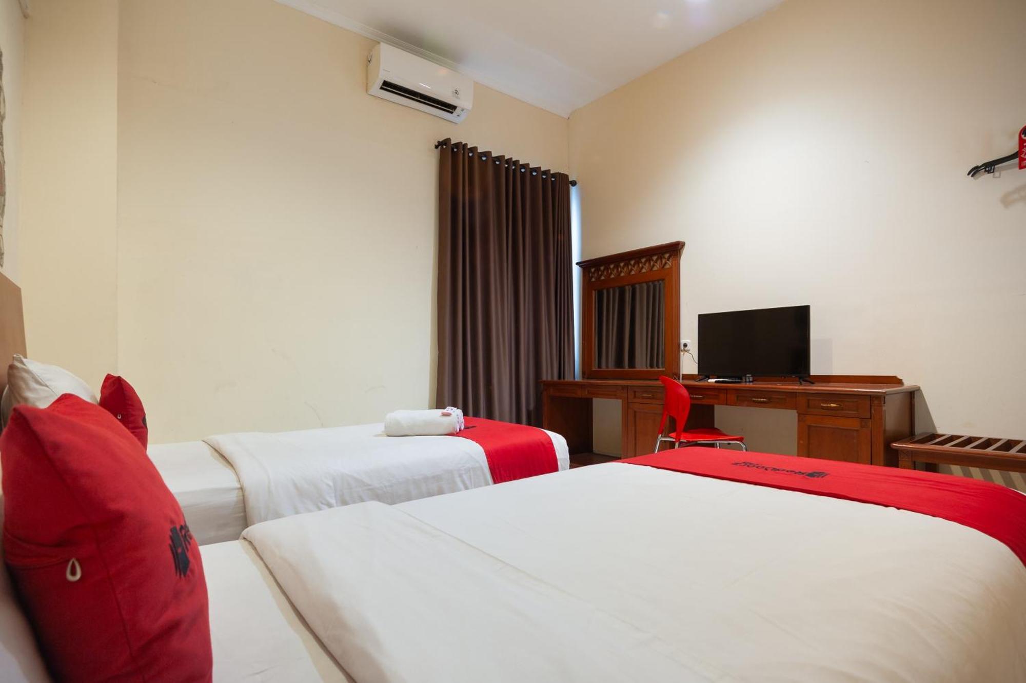 Reddoorz Plus Near Plaza Blok M Jakarta Exterior foto