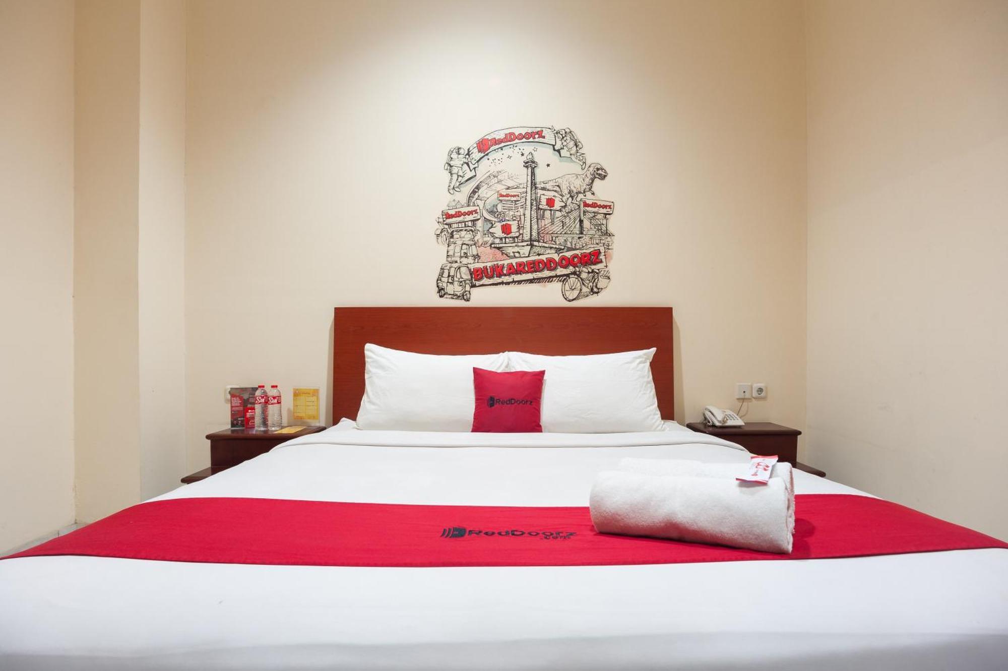 Reddoorz Plus Near Plaza Blok M Jakarta Exterior foto