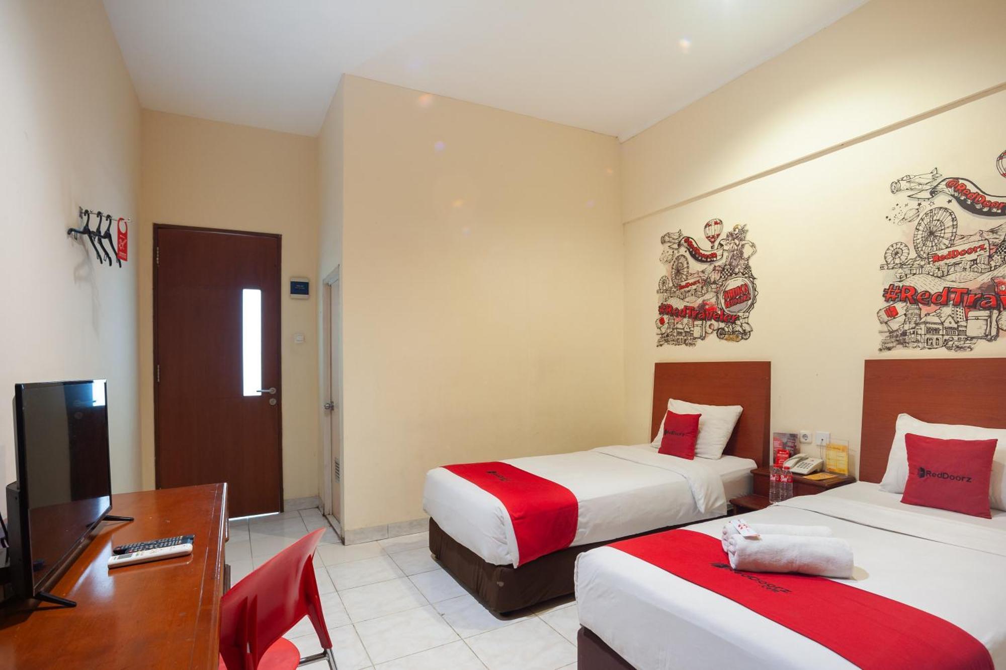 Reddoorz Plus Near Plaza Blok M Jakarta Exterior foto